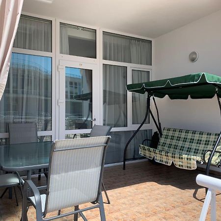 شقة كارولينو بوهاز  في Town-House Golden Bugaz المظهر الخارجي الصورة