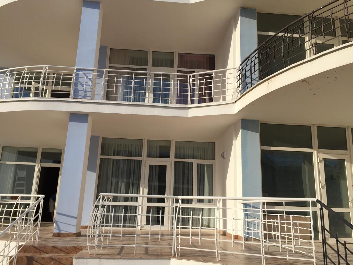 شقة كارولينو بوهاز  في Town-House Golden Bugaz المظهر الخارجي الصورة